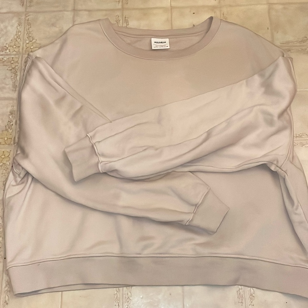 PULL&BEAR crewneck sweater
Super soft & comfy